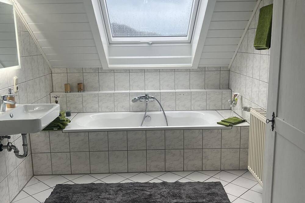 Ganze Wohnung, Ferienwohnung Mosel - Ferienwohnung mit Balkon in Niederfell, Osteifel