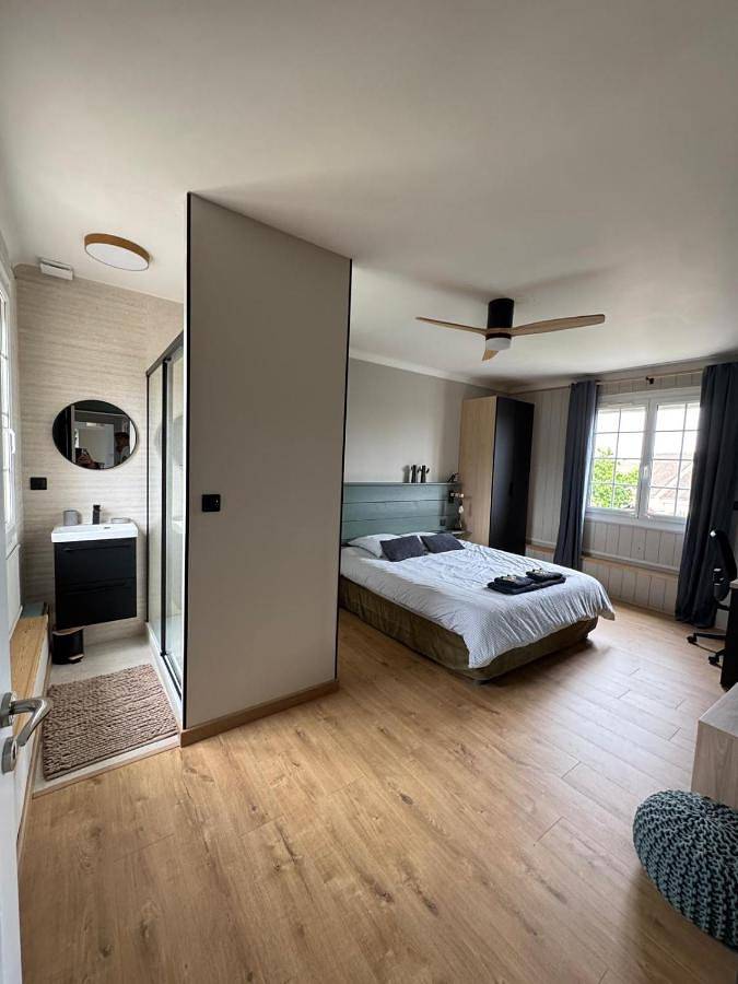 Gîte pour 2 personnes, avec jardin et piscine ainsi que vue et terrasse à Roézé-sur-Sarthe