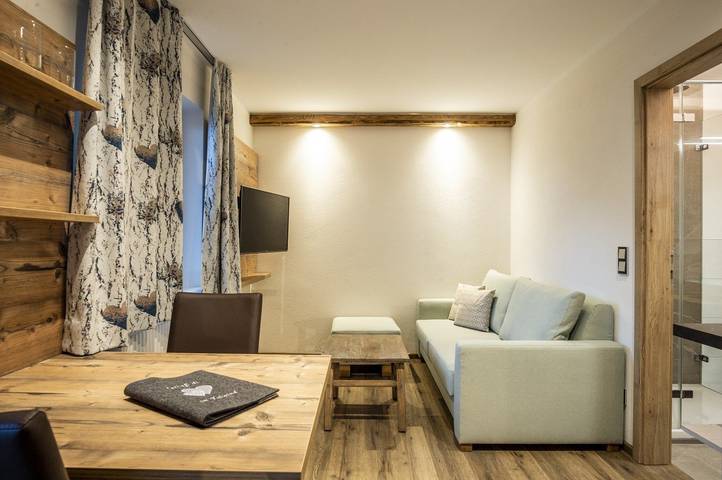 Ferienwohnung für 2 Personen, mit Balkon und Whirlpool sowie Garten und Sauna in Oberstdorf