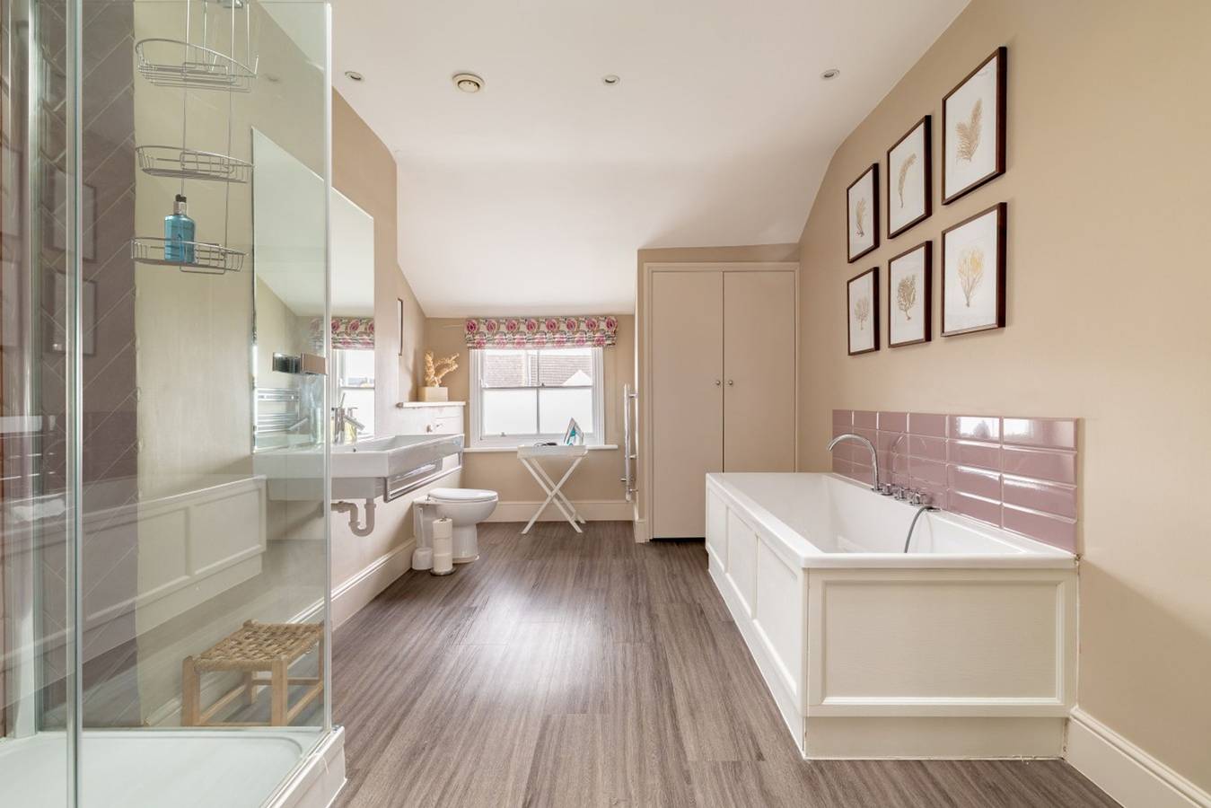 Entire apartment, Green & Leafy  – 2 Bedroom in Clapham in Wandsworth, London