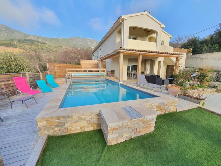 Appartement de vacances pour 6 personnes, avec jardin ainsi que piscine et terrasse