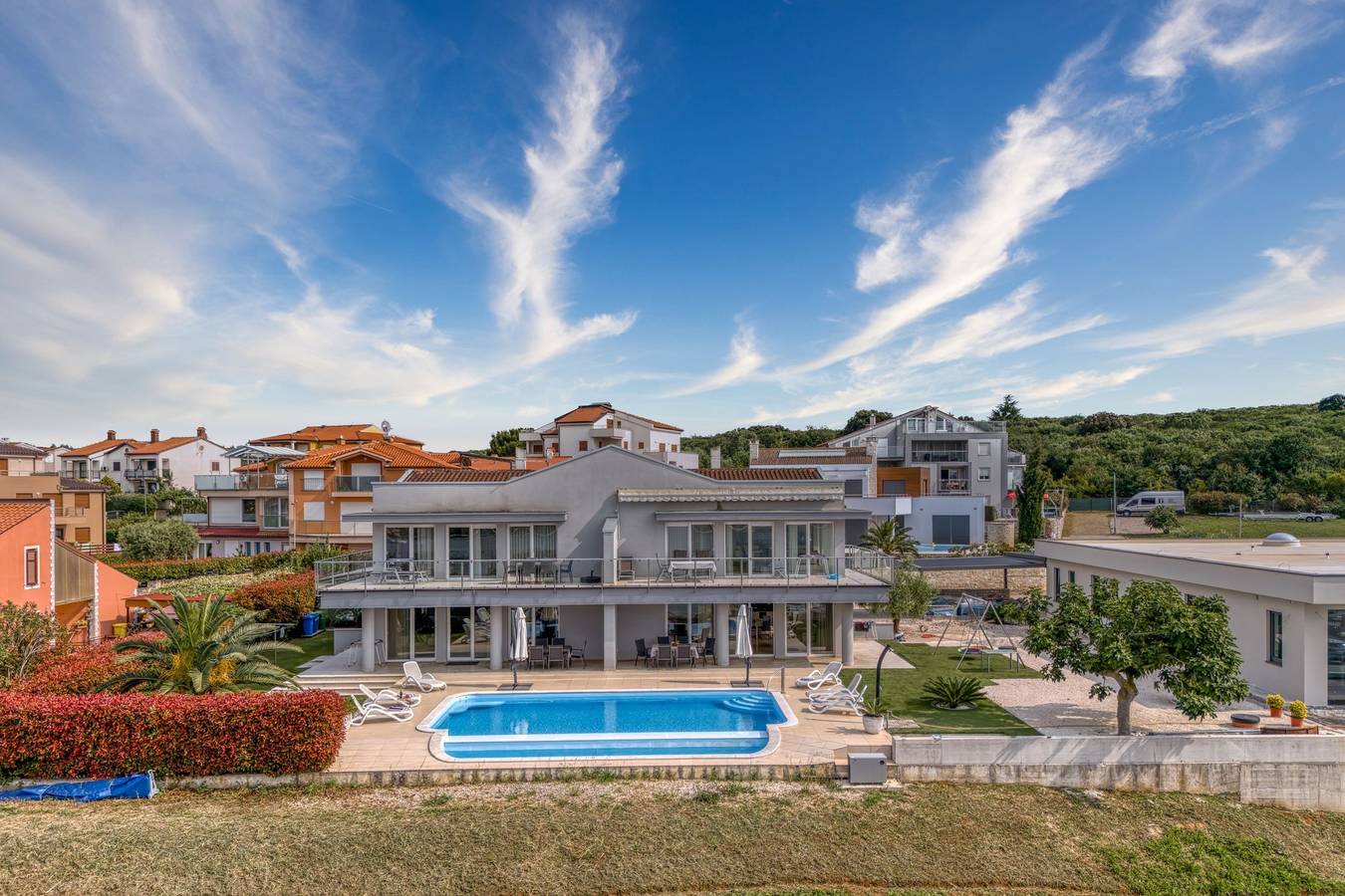 Ganze Wohnung, Elegant Panoramic Seaview Apartment 3 in Banjole, Südküste Istrien