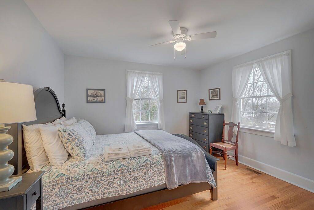 Gemütliche Innenstadt Crozet Cottage | Gehe zu Alles | Haustierfreundlich in Crozet, Albemarle County