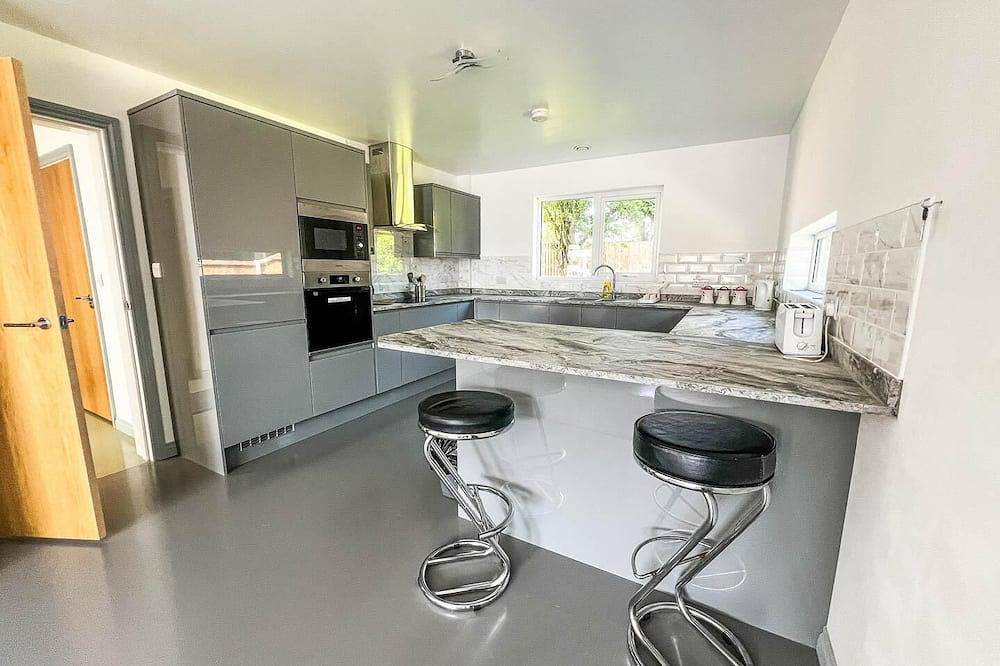 Well designed bungalow in the seaside resort of Hemsby, ref 99012B in Hemsby, Great Yarmouth