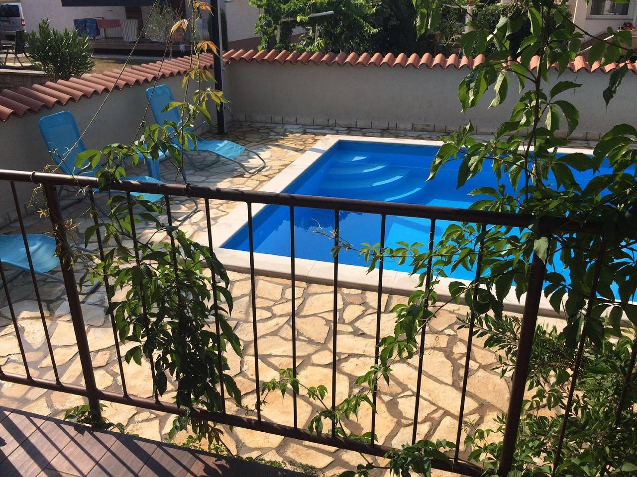 Ganze Ferienwohnung, Appartement mit überdachter Terrasse mit Meerblick in Novigrad, Umag und Umgebung