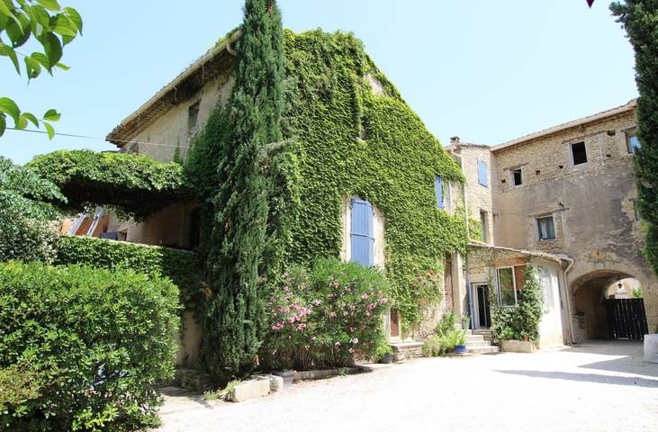 Gîte pour 4 personnes, avec piscine et jardin, animaux acceptés