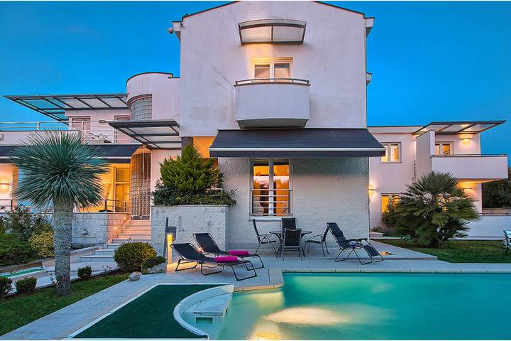 Ferienhaus für 10 Personen, mit Garten und Pool sowie Meerblick, mit Haustier in Pjescana Uvala