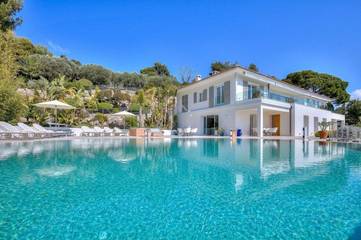 Villa pour 12 personnes, avec jacuzzi ainsi que piscine et jardin à Saint-Jean-Cap-Ferrat
