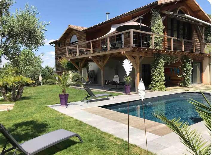 Gîte pour 2 personnes, avec Terrasse ainsi que Piscine et Vue à Saint-Péray