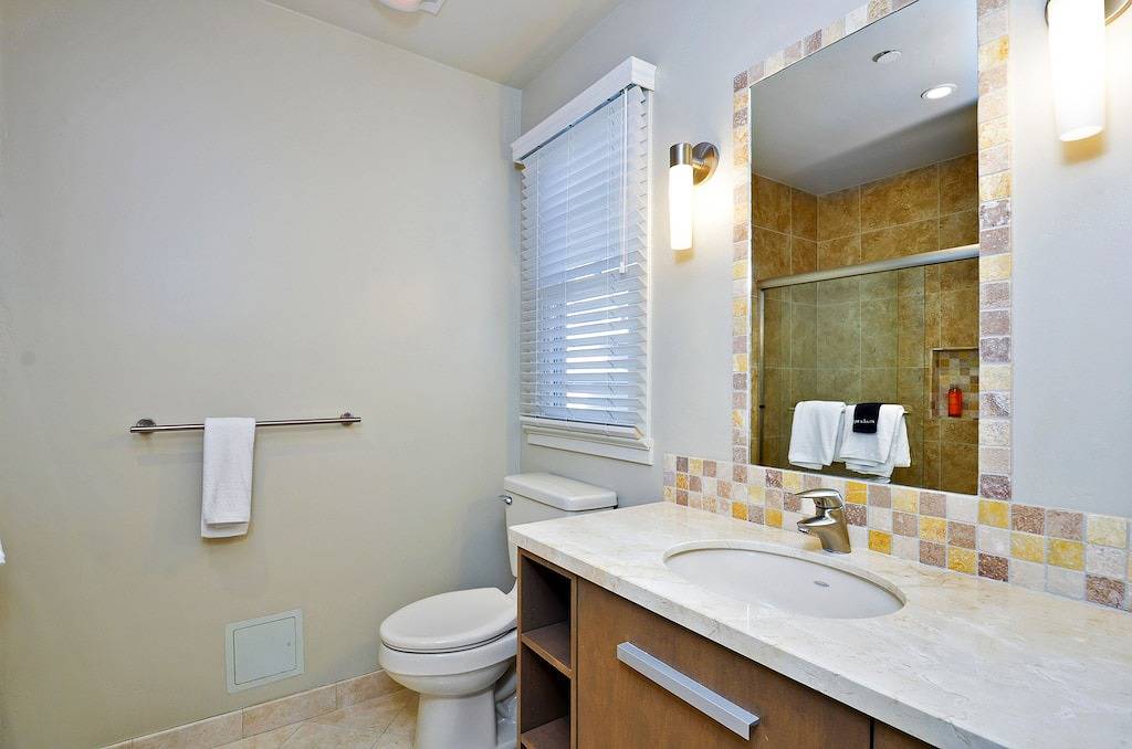 Vista Cortile, luxuriöses Stadthaus, einen Block vom Sand des Capitola Beach entfernt! in Capitola, Santa Cruz County