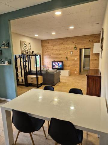 Gîte pour 4 personnes, avec terrasse dans Novillard