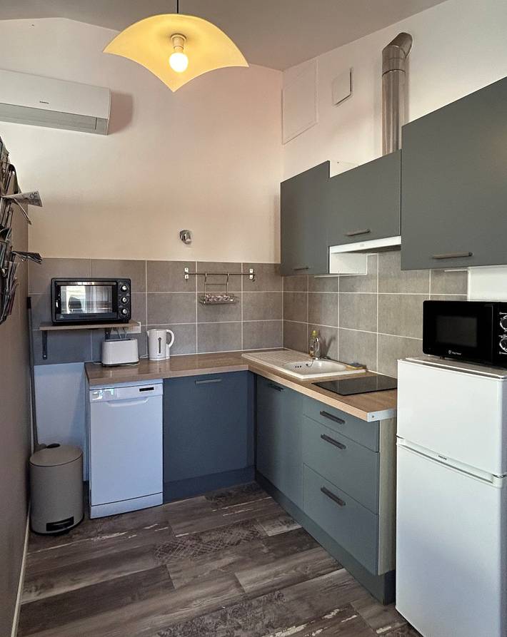 Entire apartment, Apartment 'Studio Saujon - Port Ribérou 50 M' with Wi-Fi in Saujon, Côte de Beauté