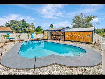 Vacation Rental for 16 Guests in Palm Harbor, Pinellas County, Picture 2