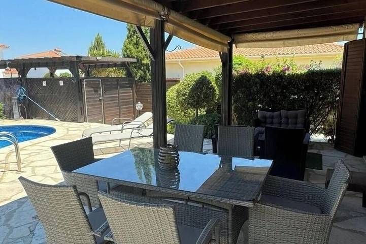 Bungalow für 4 Personen, mit Terrasse und Garten auf Zypern