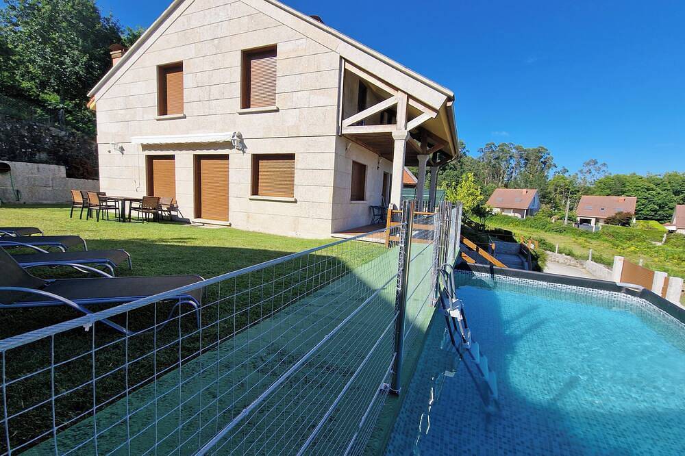 Baixo O Castelo House in Ponte Caldelas, Provencia di Pontevedra