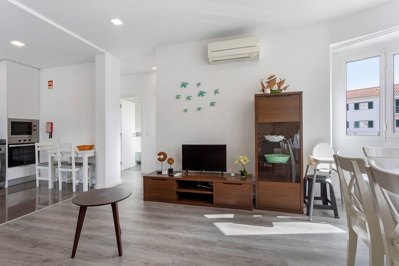 Apartamento inteiro, Apartamento 'Dos Terraços T3 Rc' com Varanda, Wi-Fi e Ar Condicionado in Praia de São Martinho do Porto, São Martinho do Porto