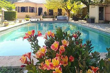 Gîte pour 4 personnes, avec piscine, animaux acceptés à Mornas