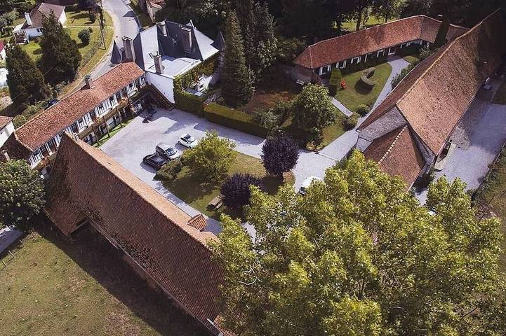 Gîte pour 27 personnes, avec terrasse et jardin, animaux acceptés à Montcavrel