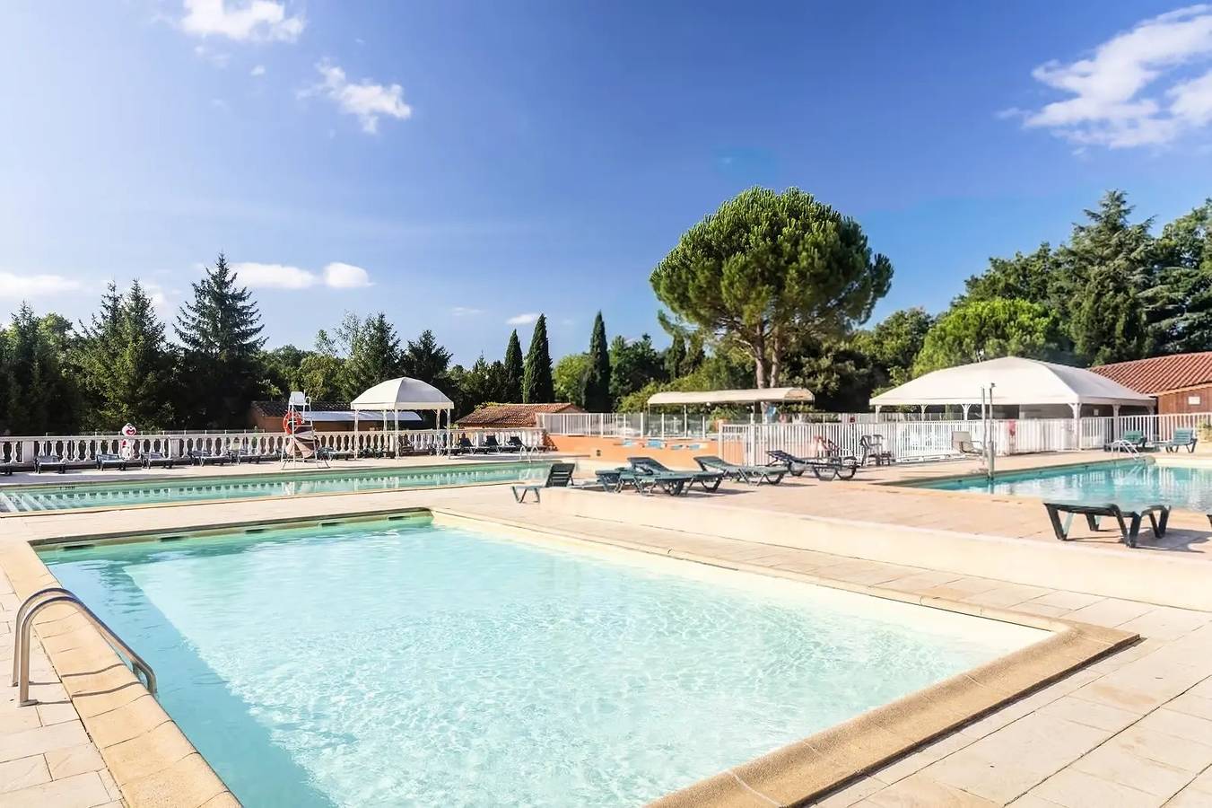Mobil-Home Premium 4 Pièces 6/7 Personnes Climatisé + Tv in Saint-Maurice-d'Ardèche, Ardèche