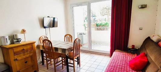 Gîte pour 4 personnes, avec piscine ainsi que vue et terrasse dans Thermes d'Allevard