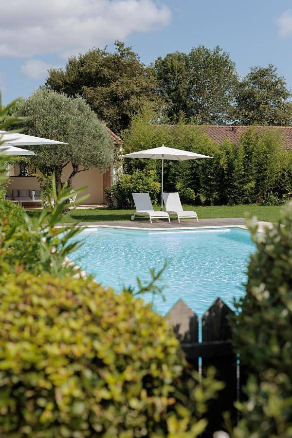 Gîte pour 2 personnes, avec Terrasse ainsi que Jardin et Piscine à Soussans