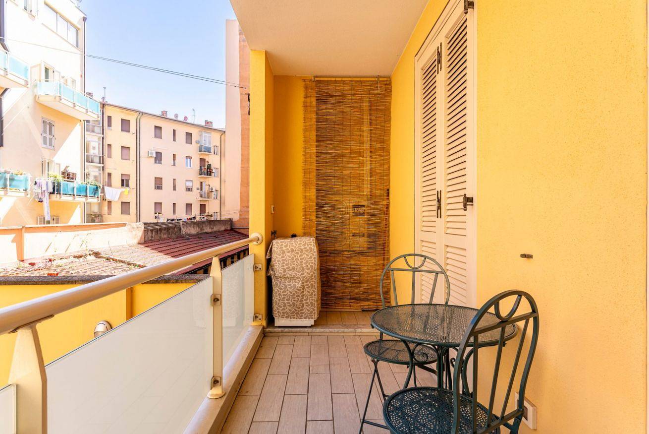Entire apartment, Piccola Venezia Bright Apartment with Balcony! in Livorno, Etruscan Coast