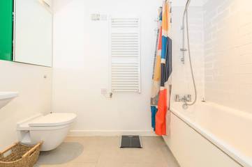 Holiday Apartment for 4 People in Leeds, West Yorkshire, Photo 2