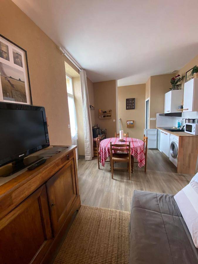 Gîte pour 2 personnes, avec balcon et jardin à Bourbon-l'Archambault - 2