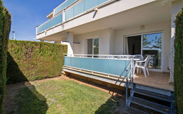 Apartamento de vacaciones para 6 personas, con terraza además de jardín y piscina - 1