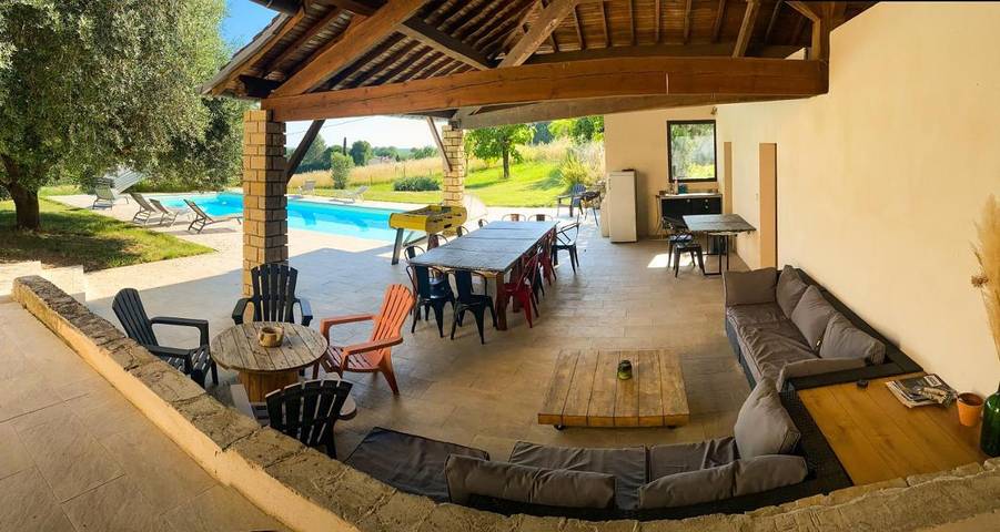 Chambre d’hôte pour 2 personnes, avec piscine ainsi que vue et jardin