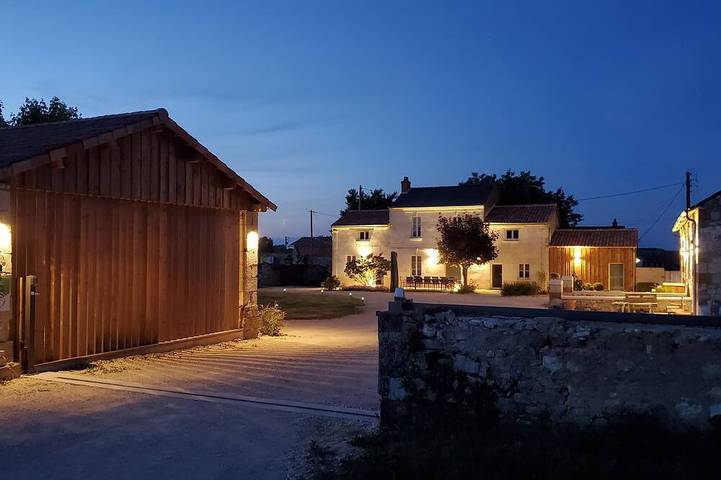 Bienvenue au Domaine de Brignon, gîte familial dans une ancienne ferme viticole in Saint-Macaire-du-Bois, Vallée de la Loire
