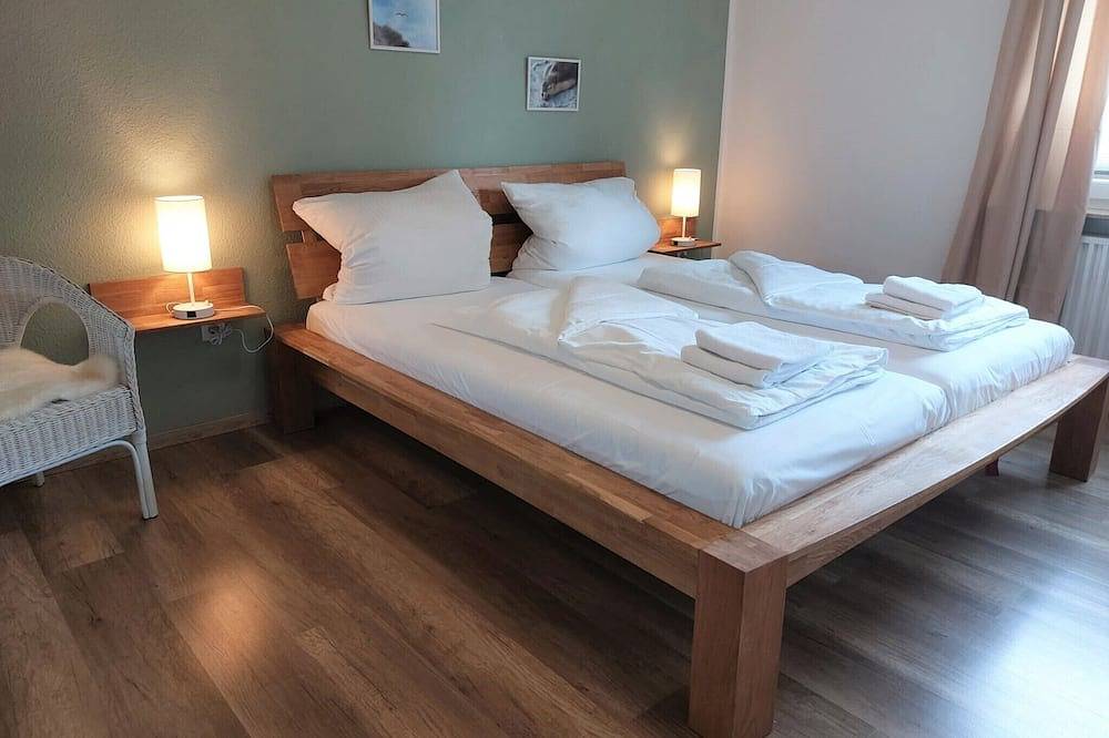 Ganze Wohnung, Moderne Ferienwohnung in Nordseenähe mit Terrasse und Garten in Schortens, Metropolregion Bremen-Oldenburg