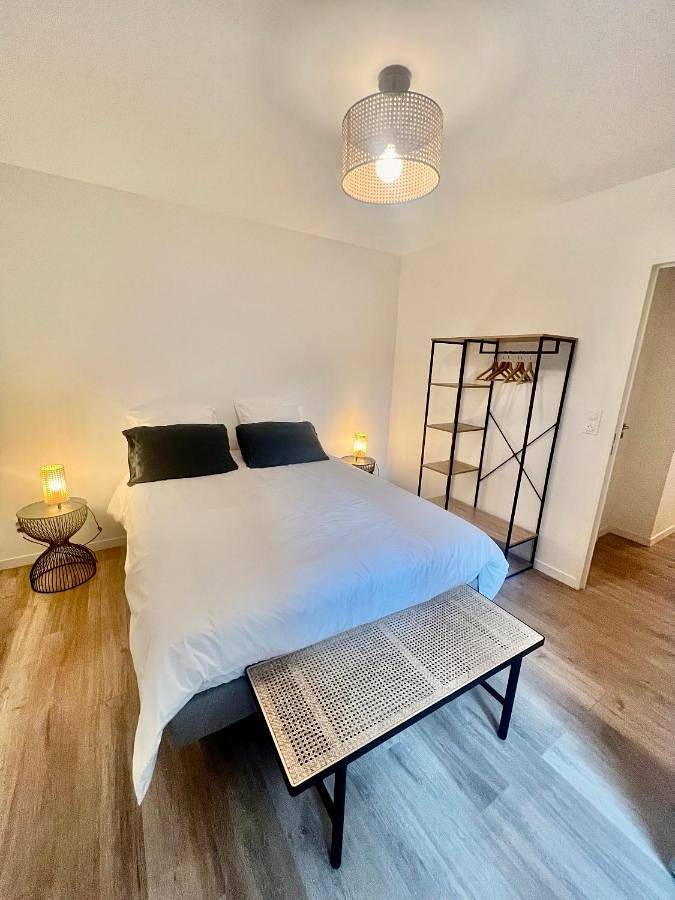 Appartement entier, One-Bedroom Apartment in Viroflay, Yvelines