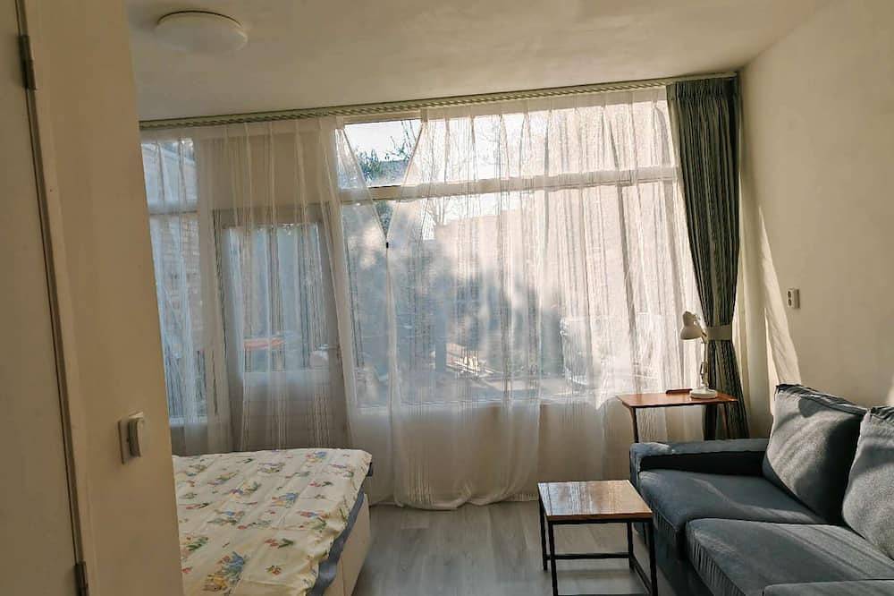 Geheel appartement, Studio Breda Moderne Inrichting ruimte met een comfortabel, 4min rijden station. in Breda, Noord-Brabant