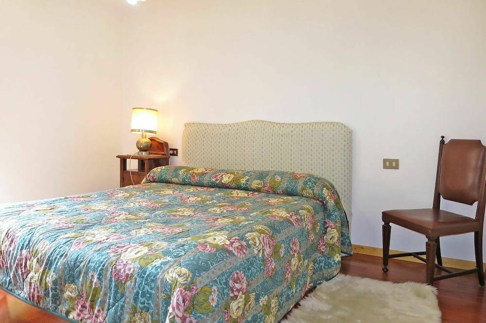 Schönes alleinstehendes Ferienhaus für 6 Personen mit Tv und Innenhof in Porto Valtravaglia, Lago Maggiore (Lombardei)