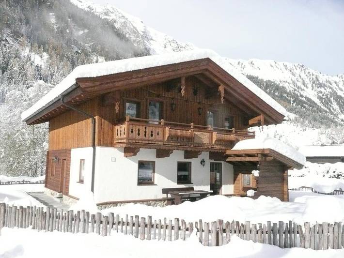 Ferienwohnung für 10 Personen, mit Balkon und Terrasse sowie Garten in Rauris