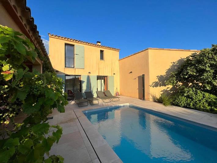 Villa pour 8 personnes, avec vue ainsi que jardin et piscine