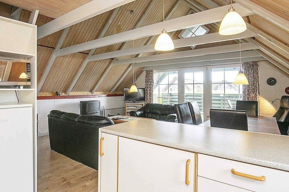 6 person holiday home in Ringkøbing in Ringkøbing, Holmsland Klit