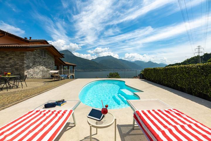 Holiday rental for 2 people, with Balcony and Garden as well as Lake view in Lombardy