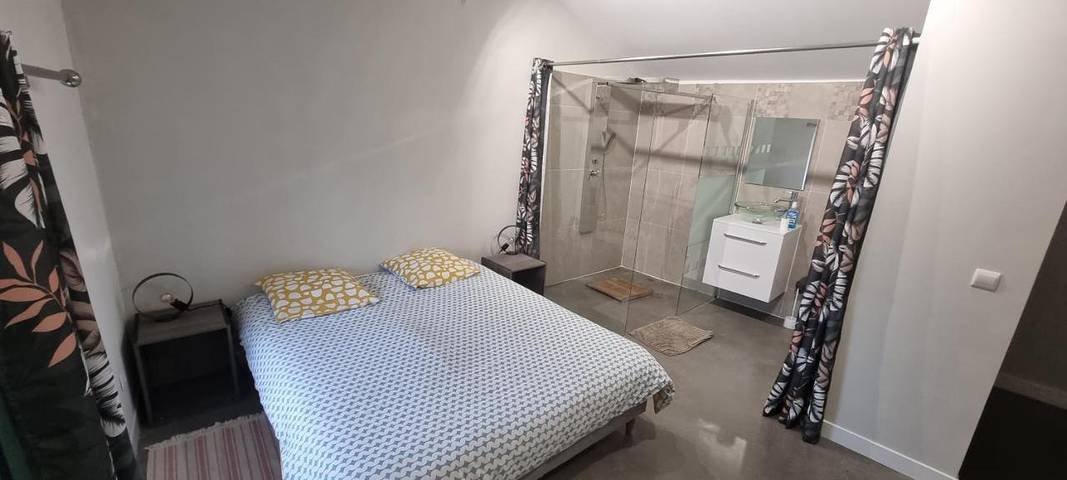 Location de vacances pour 4 personnes, avec jacuzzi et terrasse à Champis - 4