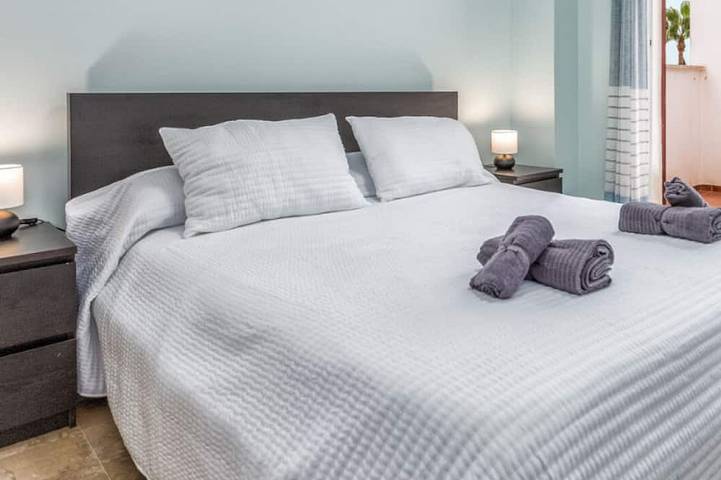 Appartement entier, Relax in our luxury home | Terrace, Pool & Parking in Playa de La Alcaidesa, San Roque