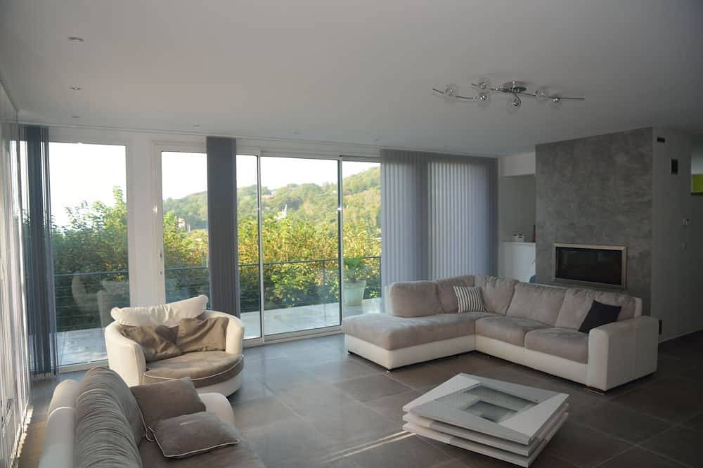 Villa Panorama, sea view and cliffs of Etretat in Étretat, Le Havre region