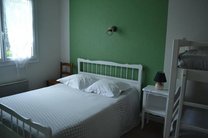 Location de vacances pour 5 personnes, avec terrasse ainsi que vue et jardin à Mouchamps - 3