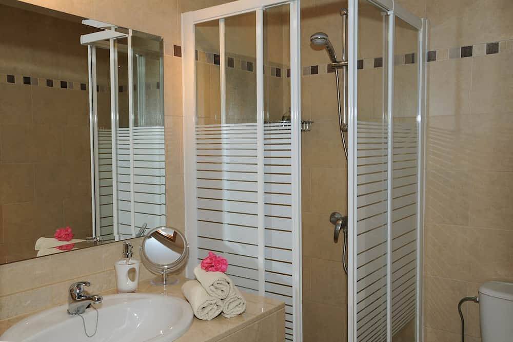 Apartamento entero, Apartamento ático Vista Sol, gran terraza con jardines y piscina grande. in Cala Anguila, Manacor