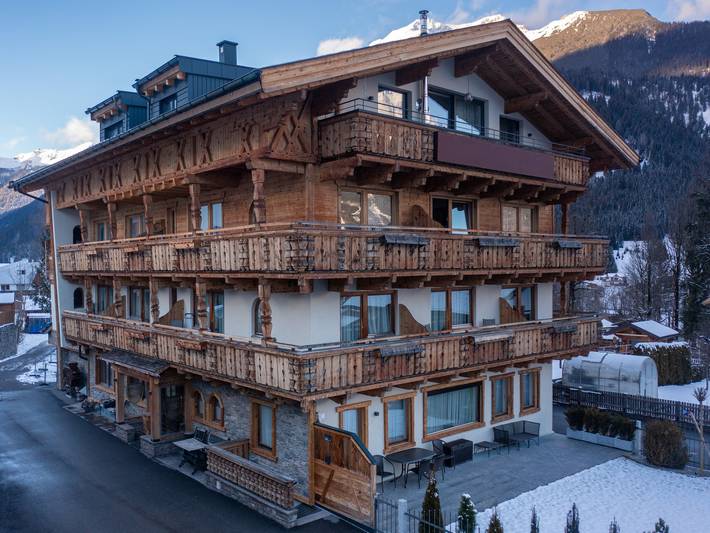 Ferienwohnung für 6 Personen, mit Balkon und Whirlpool sowie Terrasse und Sauna in Lermoos