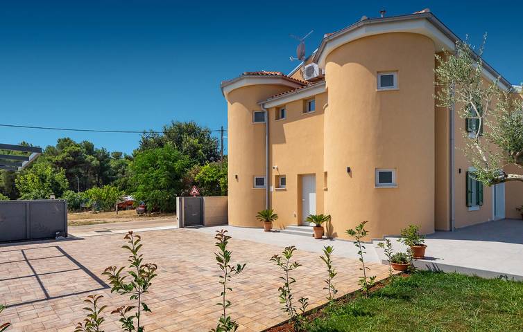 Ferienhaus für 10 Personen, mit Sauna und Garten sowie Whirlpool und Terrasse, mit Haustier in Mareda