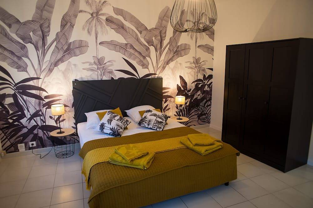 Appartement entier, Loft en duplex de 150m2 avec immense terrasse, jacuzzi en plein coeur d'Avignon in Avignon, Vaucluse