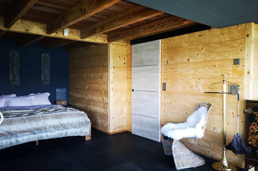 Chalet with panoramic views of the mountains of the Oberland and Lake Thun in Sigriswil, Meer van Thun