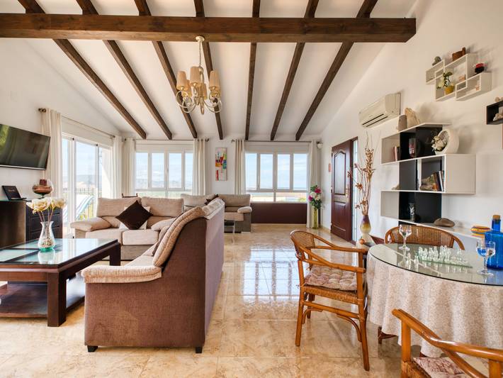 Location de vacances pour 8 personnes, avec vue ainsi que jardin et piscine à Pego - 4