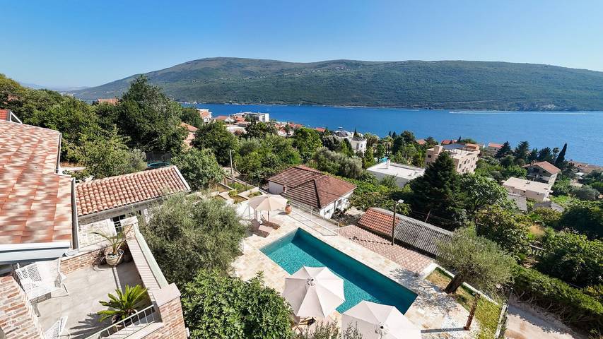 Villa für 10 Personen, mit Garten und Whirlpool sowie Terrasse in Montenegro - 2